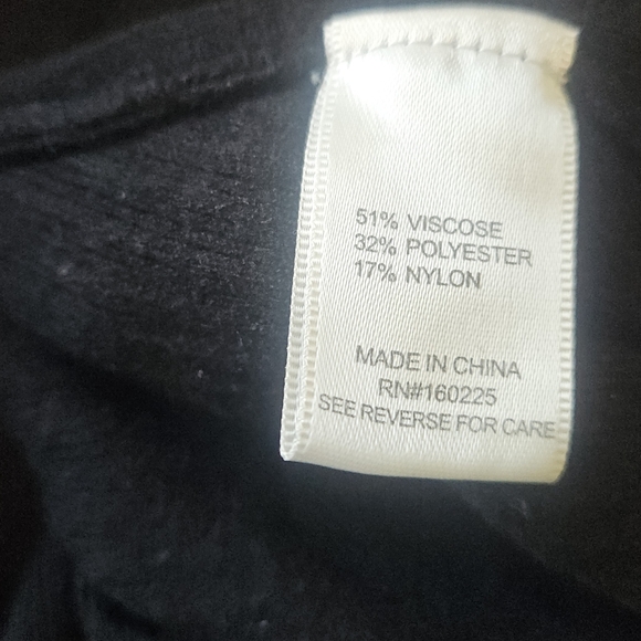 Classic Black V-Neck Sweater for Women Stitchdrop - Picture 6 of 6